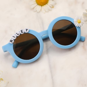 Lunettes de soleil avec nom personnalisé Floral Daisy pour filles Cadeau pour tout-petit Cadeau pour enfants Cadeau bébé Lunettes de soleil personnalisées cadeau d'anniversaire pour bébé fille image 10