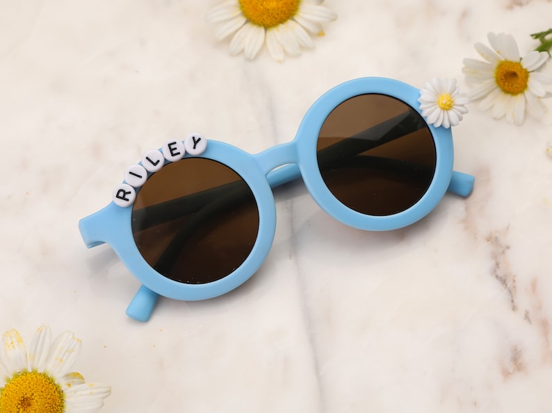 Lunettes de soleil avec nom personnalisé Floral Daisy pour filles Cadeau pour tout-petit Cadeau pour enfants Cadeau bébé Lunettes de soleil personnalisées cadeau d'anniversaire pour bébé fille image 10