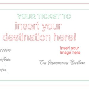 Op de afbeelding: Een afdrukbare tickettemplate met een groene en roze rand. De tekst luidt "YOUR TICKET TO insert your destination here!" en "Admit One".