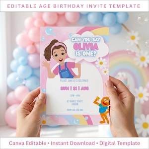 Puede incluir: Una plantilla de invitación de cumpleaños rosa y blanca con el texto "CAN YOU SAY OLIVIA IS ONE?" y "PLEASE JOIN US TO CELEBRATE". La invitación incluye una ilustración de dibujos animados de una niña y un monstruo. La plantilla es editable en Canva.
