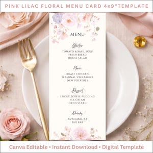 Puede incluir: Una plantilla de tarjeta de menú de 10,16 x 22,86 cm con un diseño floral rosa y lila. El menú incluye secciones para entrante, plato principal, postre y bebidas. La tarjeta está sobre un plato blanco con un tenedor dorado y detalles de rosas.