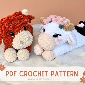 Peut inclure: Patron de crochet PDF pour réaliser deux jouets en peluche en forme de vache. Une vache est rouge et blanche, l'autre est blanche avec des taches noires et une couronne de fleurs. Le patron est conçu par @poulette.et.cie.