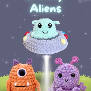 Puede incluir: Un patr&oacute;n de crochet para hacer tres juguetes de peluche extraterrestres. El patr&oacute;n incluye un extraterrestre verde en un platillo volante morado, un monstruo naranja de un ojo y un extraterrestre morado de seis patas. El patr&oacute;n se titula "Chubby Aliens" y es de @boulette.et.cie.