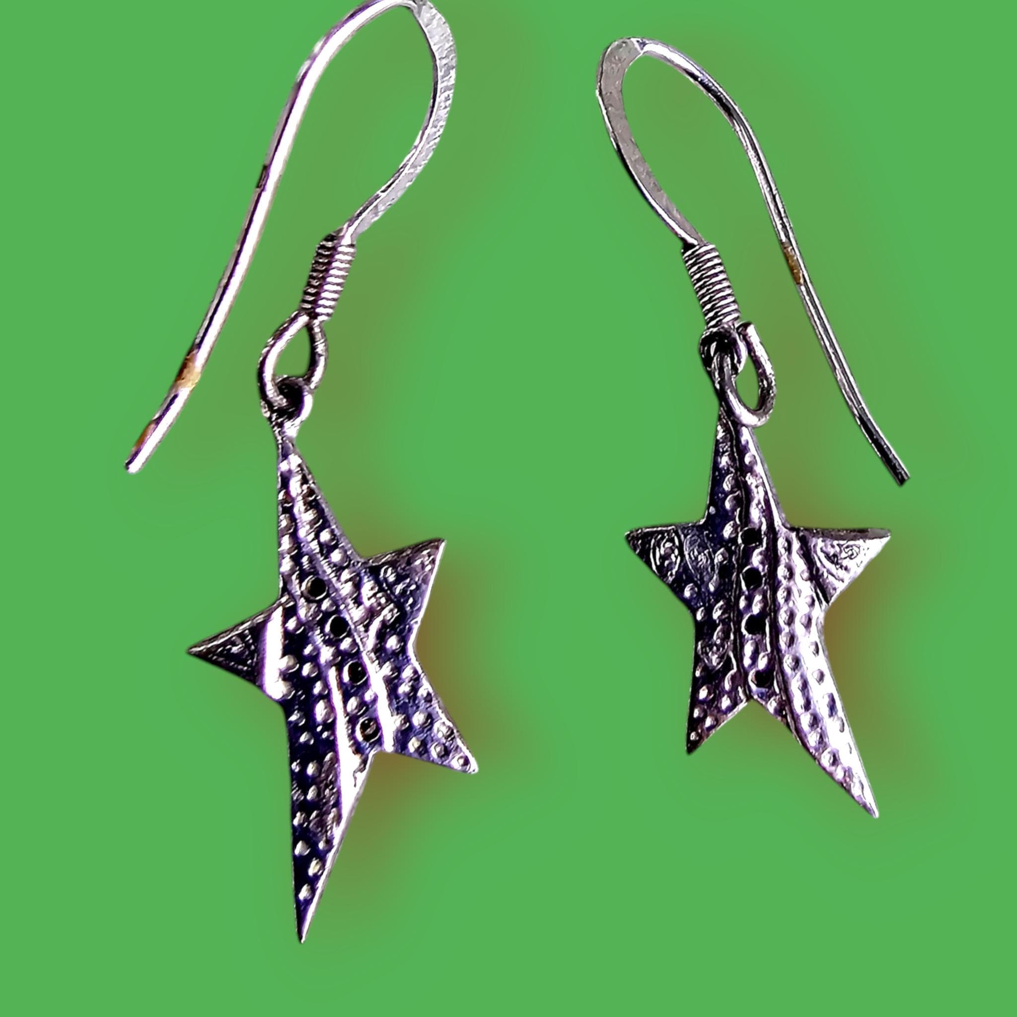 【関税込み】Mugler エングレーブドロゴ ピアス Amazon.co.jp: ピアス レディース 人気 四つ葉 クローバー 925