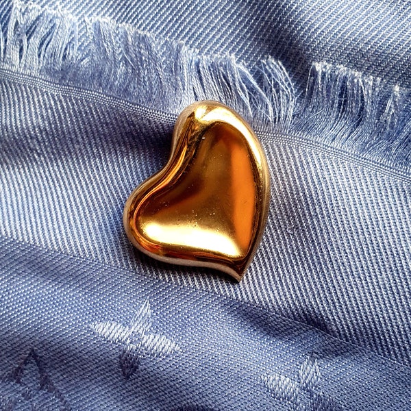 Brooch heart of Auriège, vintage 80s gold color heart, Collectible big  Brooch haut couture for lovers,  vintage from ParisVintageAntique.