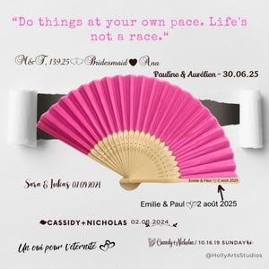 Abanicos de papel personalizados con impresión multicolor, ideales para aniversarios, bodas o cumpleaños: un regalo único para eventos especiales y promociones de empresa.