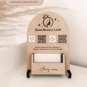Pancarte réseaux sociaux et avis Google personnalisée avec logo – Support carte de visite en bois – QR code boutique, salon, marché pro