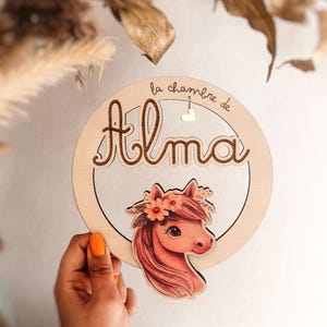Targa con nome per la camera da letto di una bambina o di un bambino - decorazione personalizzata in legno per neonati - decorazione incisa per la camera da letto dei bambini