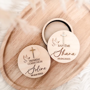 Gepersonaliseerde doopdoos voor sieraden met een kruis van goud of zilver spiegelacryl