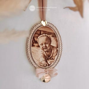 Hanging photo frame with engraved photo of your choice and personalized message, a personalized gift idea with engraving