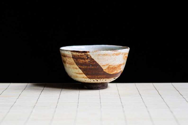 Soda fired, Traditional Guinomi teabowl with Shino glaze, Ceramic Gongfu Cup, Japanese-style handmade teacup, perfect for tea Bild 2