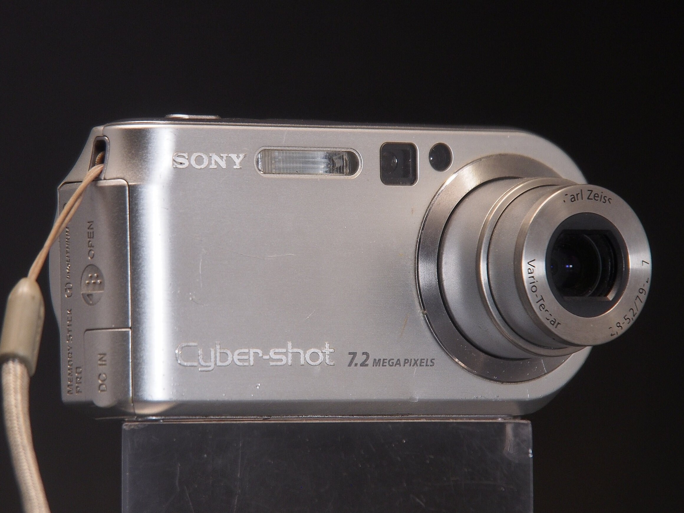Sony Cyber-Shot DSC-P200 7.2MP Digital Camera, Silver