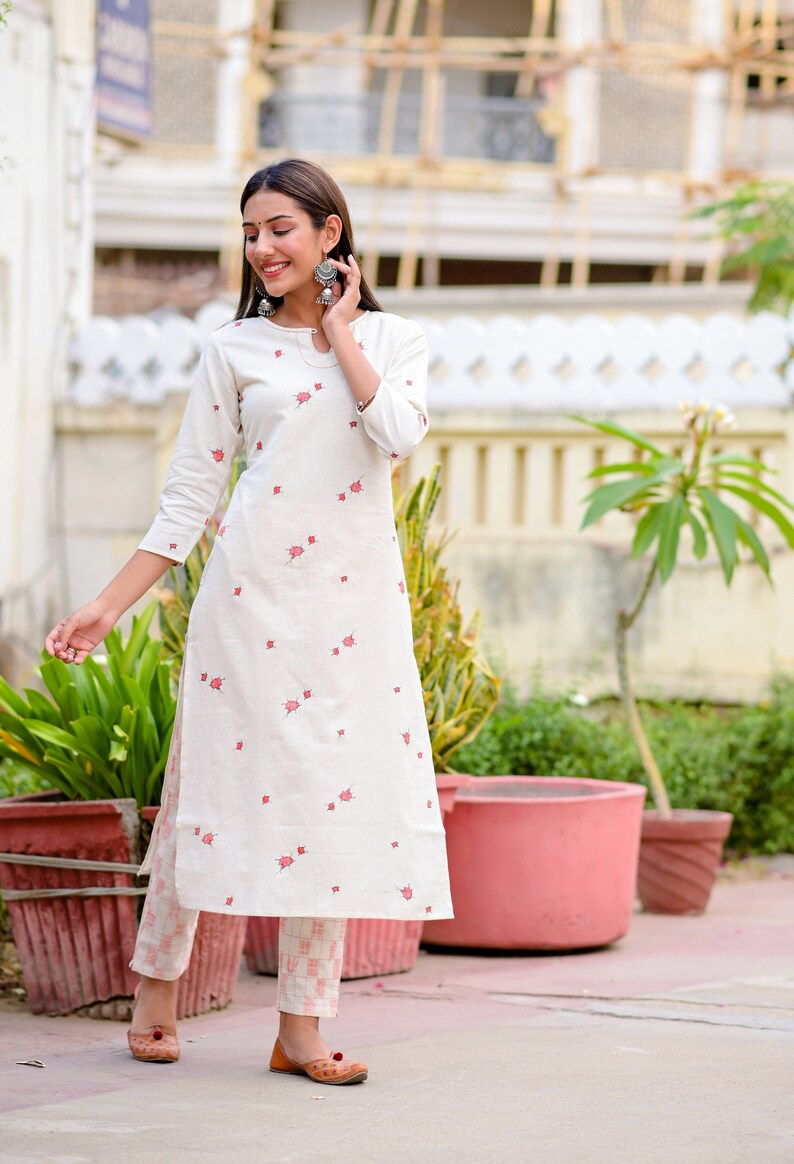 Women Off White Printed Straight Kurta Trousers Set