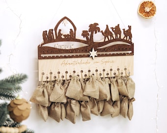 Kerstcountdown 2026 voor kinderen. Houten adventskalender met zakjes voor cadeautjes. Kerststal. Kerstdecoratie voor in huis. Herbruikbare wandadventskalender.