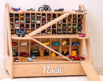 Garaje para coche con nombre - Regalo de cumpleaños para niño pequeño, rampa de garaje de juguete personalizada, muebles para la sala de juegos