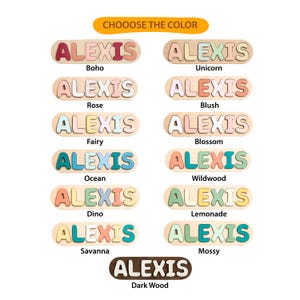Może przedstawiać: Drewniane puzzle z imieniem "ALEXIS" w r&oacute;żnych schematach kolorystycznych. Opcje obejmują Boho, Unicorn, Rose, Blush, Fairy, Blossom, Ocean, Wildwood, Dino, Lemonade, Savanna, Mossy i Dark Wood.