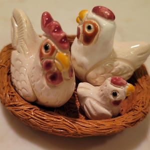 Vintage Miniature Ceramic Chicken Family Nest Hen Rooster Chick Folk Art Decor
