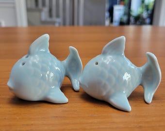 Vintage tiny fish salt & pepper shaker set seafoam/light teal