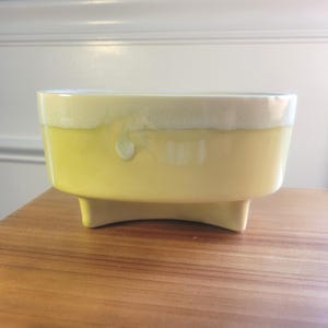 Cache-pot vintage Cookson Pottery vert citron – Bol sur pied à glaçure blanche coulante