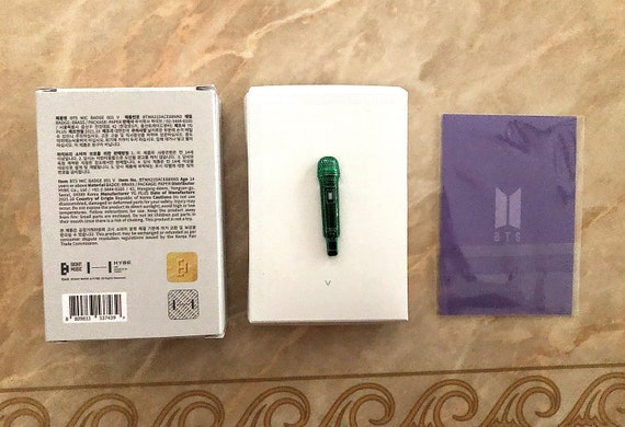 BTS OFFICIAL V/TAEHYUNG Hybe Insight Visitor Only Mic Badge BTS OFFICIAL V/TAEHYUNG Hybe Insight Visitor Only Mic Badge