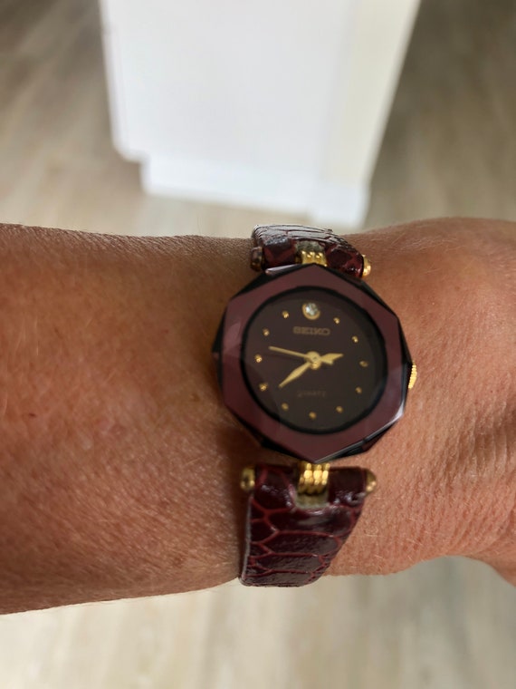 Seiko women's deals leather watch