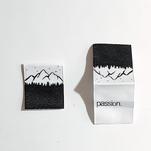 1 Weblabel "Mountain & passion " Aufnäher/Label Herz Motiv | DIY Etikett für Kleidung / Gewebtes Etikett