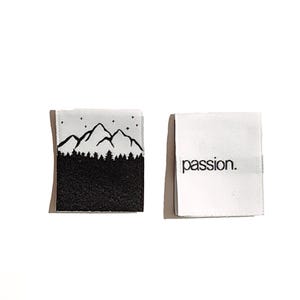 1 Weblabel "Mountain & passion " Aufnäher/Label Herz Motiv | DIY Etikett für Kleidung / Gewebtes Etikett