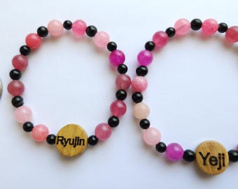 Itzy beaded bracelet with custom engraved member bead