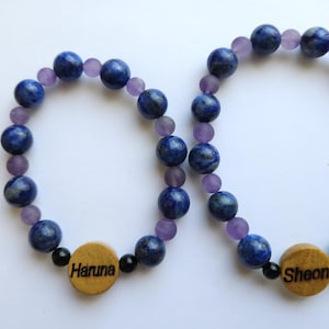 Billlie beaded bracelet with a laser engraved member bead