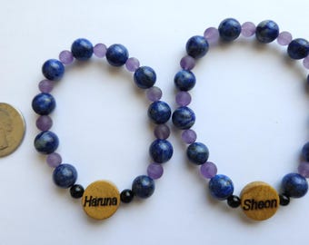 Billlie beaded bracelet with a laser engraved member bead