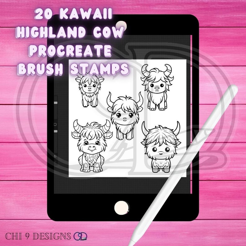 Op de afbeelding: Een digitale tablet toont Highland Cow Procreate brush stamps. De tekst luidt "20 Kawaii Highland Cow Procreate Brush Stamps". De stempels zijn zwart-wit illustraties van cartoon koeien met hoorns en pluizige vacht.