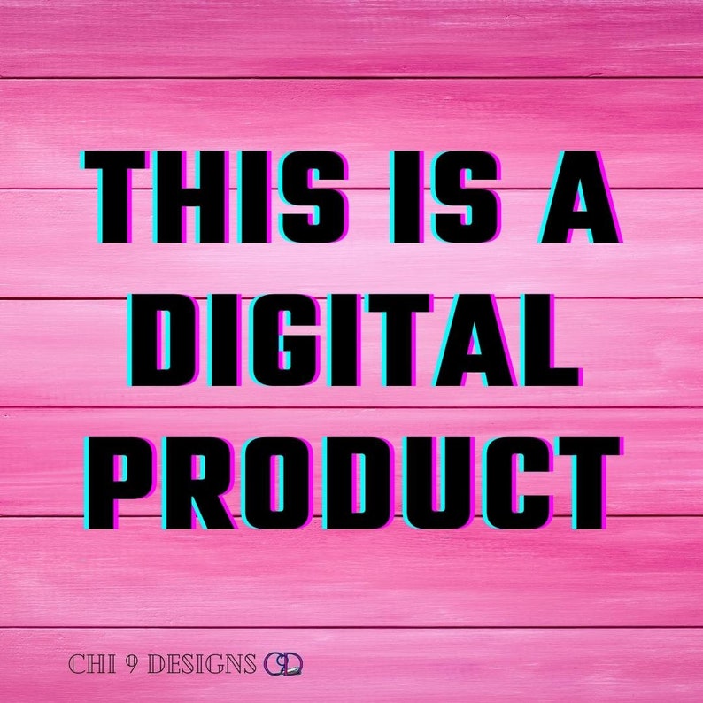 Op de afbeelding: Een roze houten achtergrond met de tekst "THIS IS A DIGITAL PRODUCT" in zwart met een cyaan en magenta omtrek. De tekst "CHI 9 DESIGNS" staat onderaan.