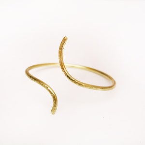 Textured Curve design Brass  arm cuff,bracelet cuff, Armlet Wire wrapped  ,Arm Cuff, Open end cuff,upper arm cuff
