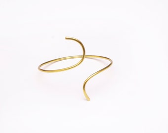 Curve design Brass  arm cuff,bracelet cuff, Armlet Wire wrapped  ,Arm Cuff, Open end cuff,upper arm cuff