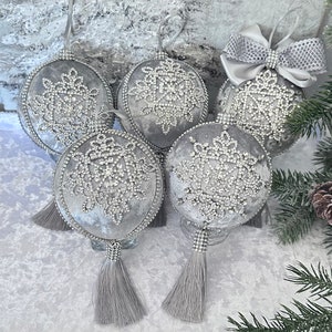 Christmas Handmade Ornament Jewel Gray Silver Velvet, Rhinestones, Lace 8” measuring with bow tassels bild 5
