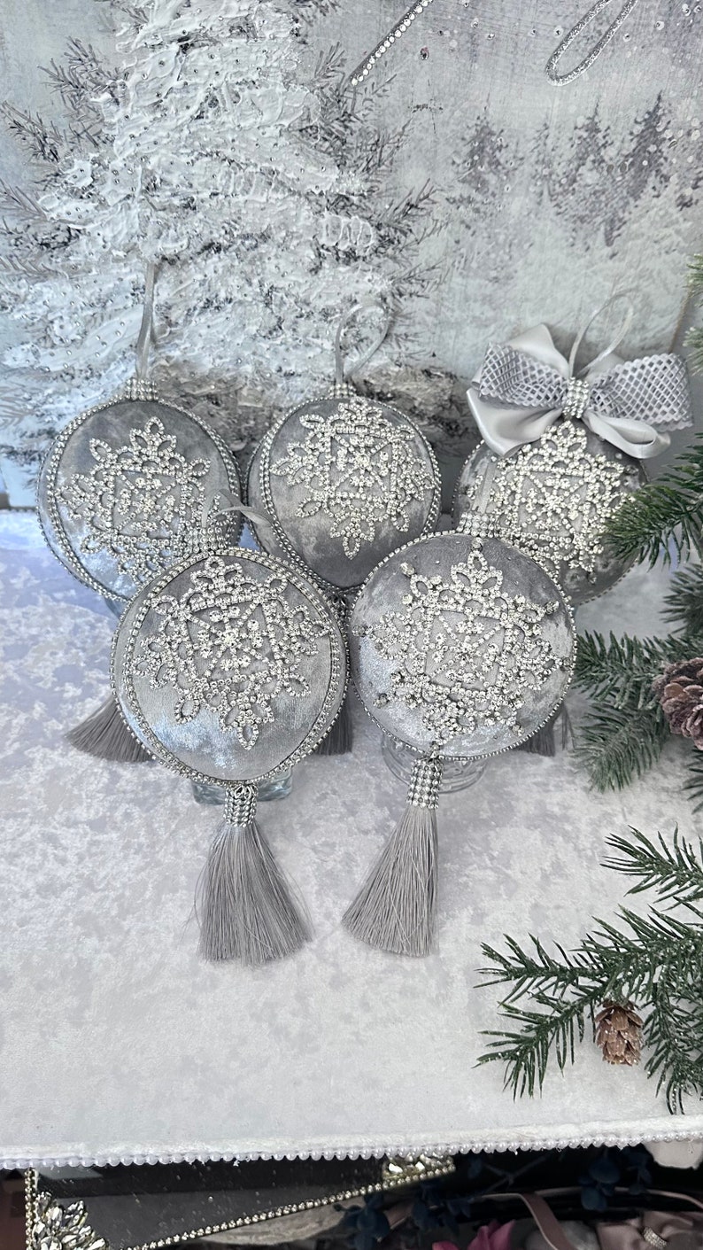 Christmas Handmade Ornament Jewel Gray Silver Velvet, Rhinestones, Lace 8” measuring with bow tassels bild 5