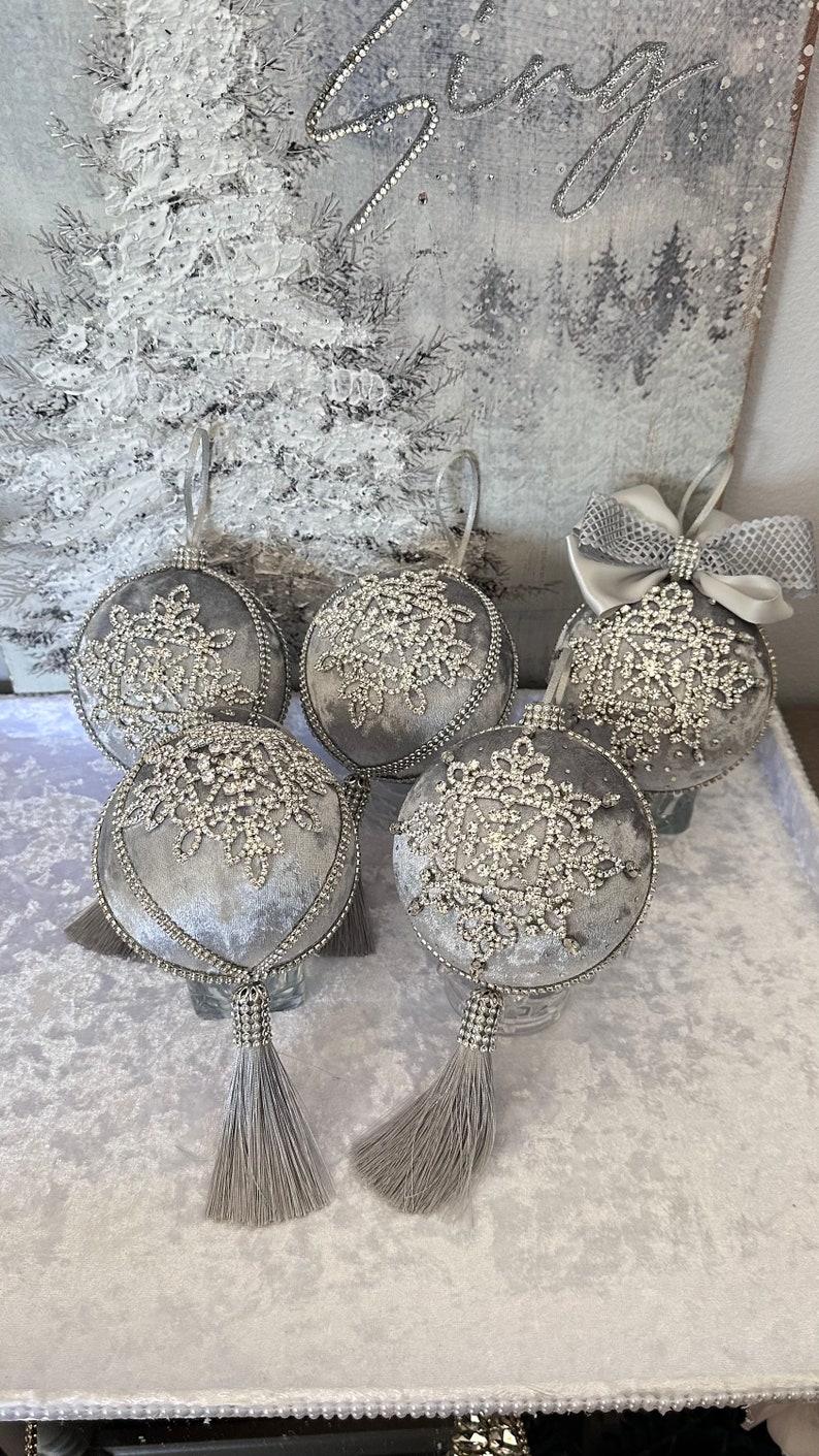 Christmas Handmade Ornament Jewel Gray Silver Velvet, Rhinestones, Lace 8” measuring with bow tassels bild 7