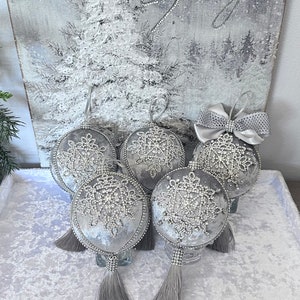 Christmas Handmade Ornament Jewel Gray Silver Velvet, Rhinestones, Lace 8” measuring with bow tassels bild 6