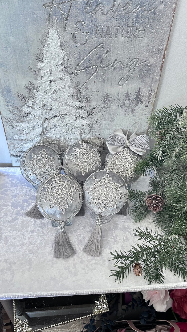 Christmas Handmade Ornament Jewel Gray Silver Velvet, Rhinestones, Lace 8” measuring with bow tassels bild 3