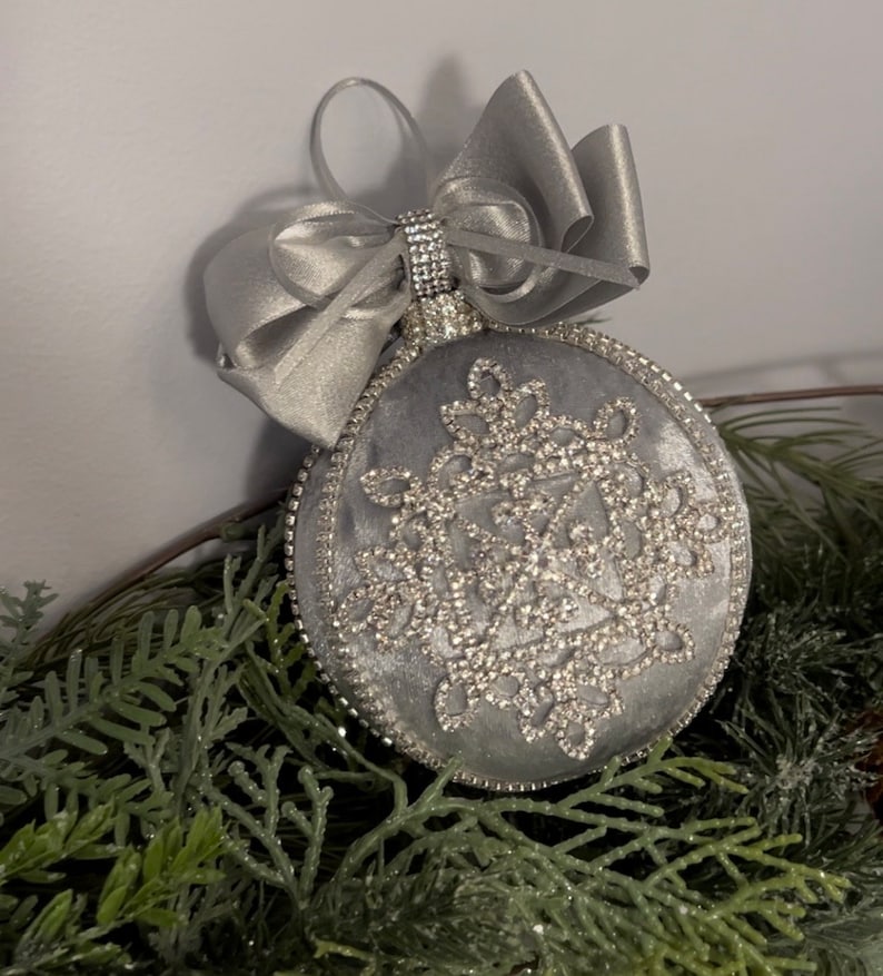 Christmas Handmade Ornament Jewel Gray Silver Velvet, Rhinestones, Lace 8” measuring with bow tassels bild 2