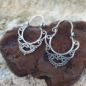 Kouri⊹ petite hoop earrings, small earrings, dainty earrings, delicate earrings, handmade jewelry, handmade earrings, silver earrings