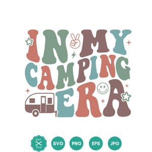 En mi era de camping Svg, campista Svg, Aventura Svg, vida de camping Svg, vida de campamento Svg, camisa de camping Svg, Vacaciones Svg, Fogata Svg, Retro ondulado
