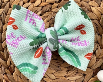 Saint Patrick’s Day bow, Kiss me I’m Irish bow, green Saint Patrick’s bow, kiss me I’m Irish, bow on clip, bow on nylon