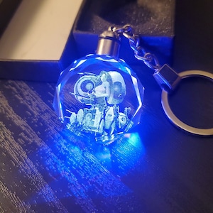 Portal 2 Farbwechsel LED Premium Kristall Laser Gravur 2D Bild Schlüsselbund mit Souvenir Geschenkbox & Batterie