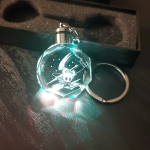 Hollow Knight & Hornet Color Changing LED Premium Crystal Laser Engraved 2D Picture Keychain with Souvenir Gift Box and Battery