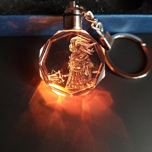 Dark Souls Le roi sans nom LED porte-clés photo 2D gravé en cristal de qualité supérieure aux couleurs changeantes avec boîte-cadeau souvenir et batterie