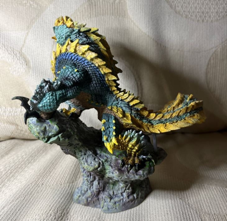 Monster Hunter Zinogre Figures Pedestal Statue Action Anime Model