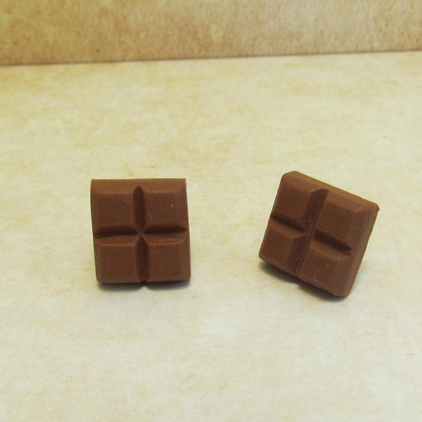 Petites puces d'oreilles carrés de chocolat au lait