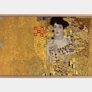 Puede incluir: Una pintura de una mujer con un vestido dorado con un patrón geométrico. El fondo es un diseño abstracto dorado y negro.