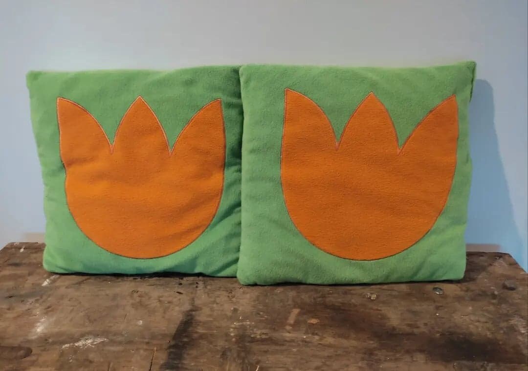 Jolie Paire de Coussins Colorés, Motif Tulipe.